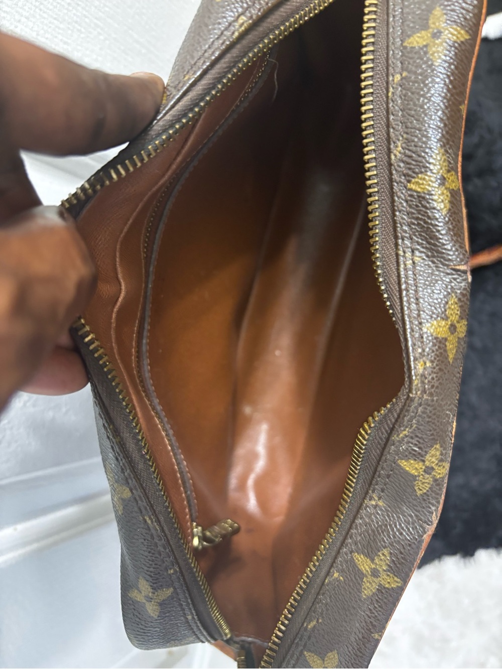 Louis Vuitton Monogram Canvas Crossbody with Tan Leather Trim - Picture 6 of 6